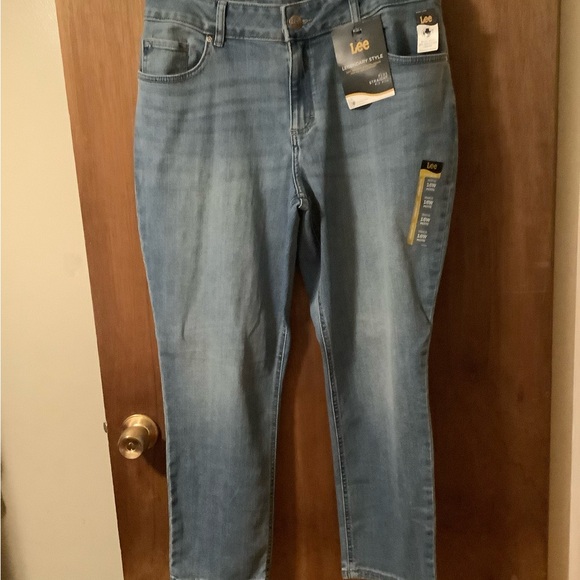 Lee jeans 16W straight leg, mid-rise petite jeans new - Picture 1 of 16